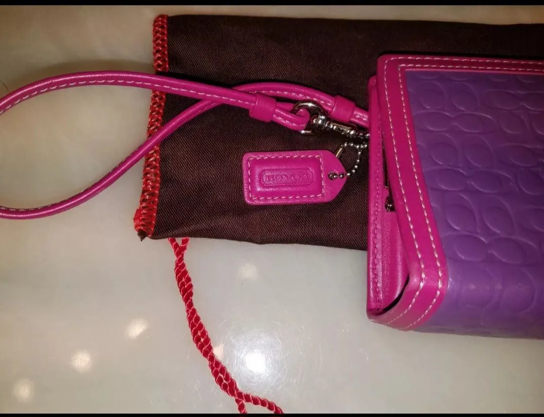 Coach Vintage  Embossed Grape Kisslock Wristlet Wallet Wristlet