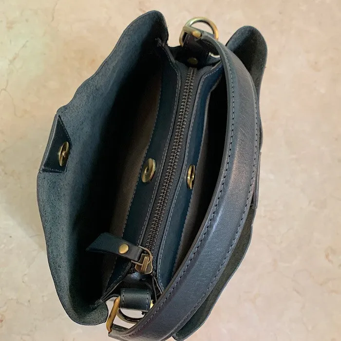 LEATHER HANDBAG NAVY GRAB BUCKET